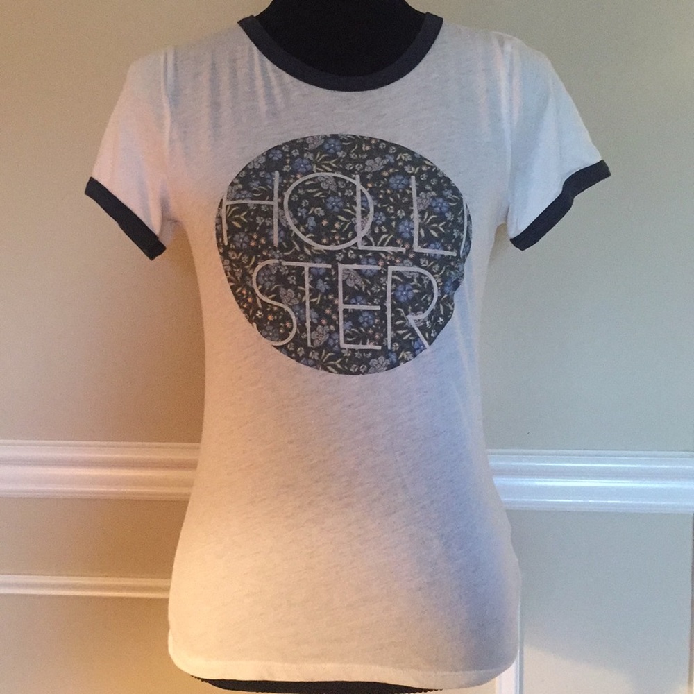 Hollister tee